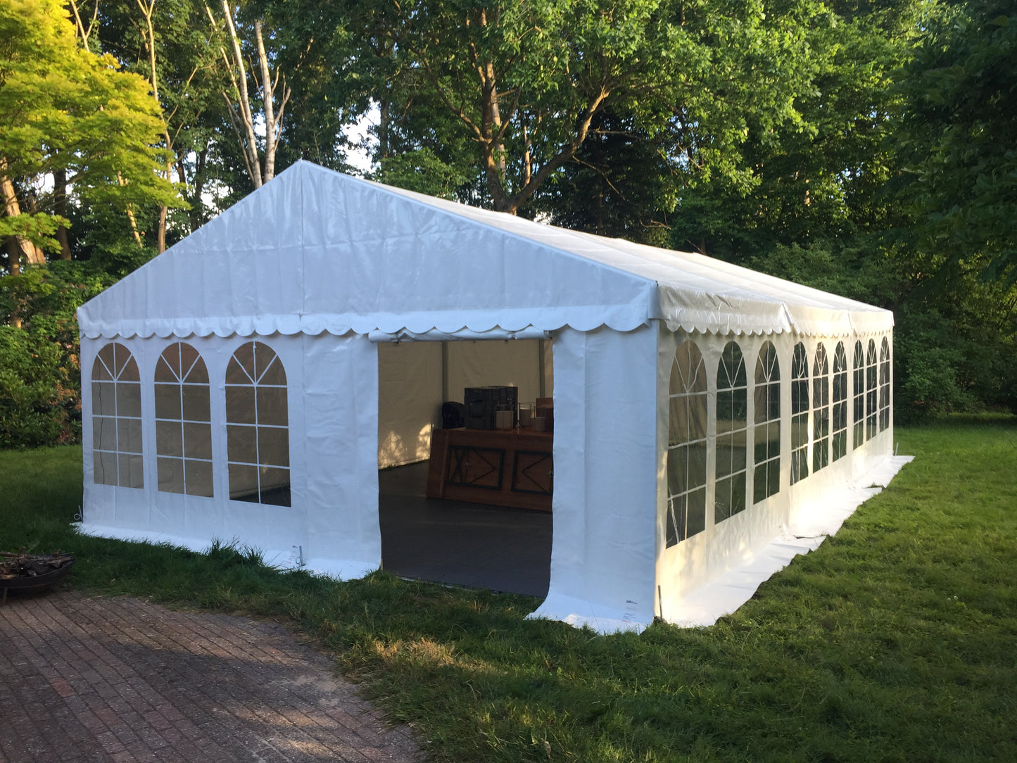Professionelt festtelt, hvidt - 6x9m (54 kvm - ca. 35-50 gæster)